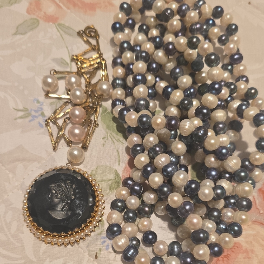 Elegant Multi-Color Pearl Necklace
